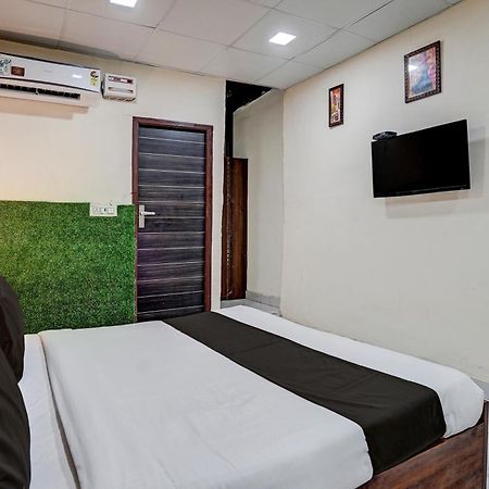 Hotel O Blackberry Faridabad Exteriör bild